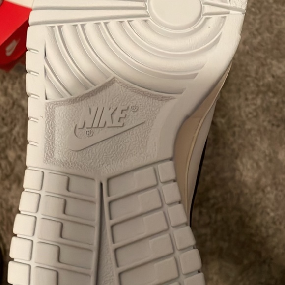 NEW NIKE DUNK HIGH SHOES GS SIZE 6Y WOMEN Nike dunks High (GS) size 6y